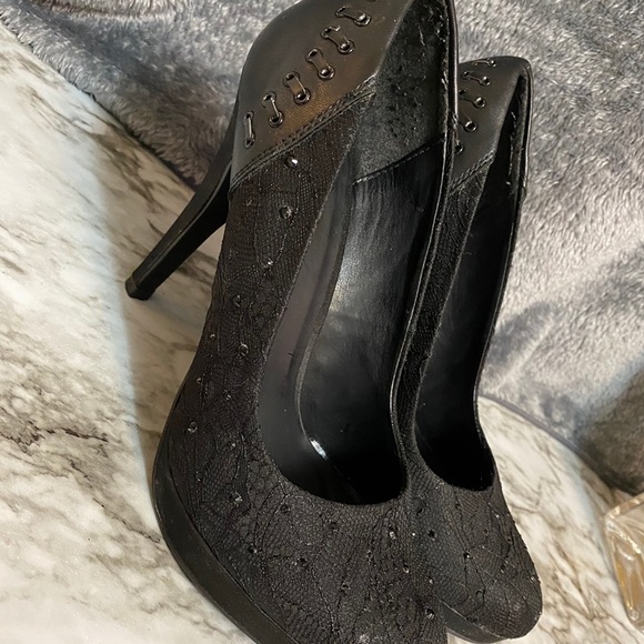 Classic black heels - pumps - Picture 2 of 2